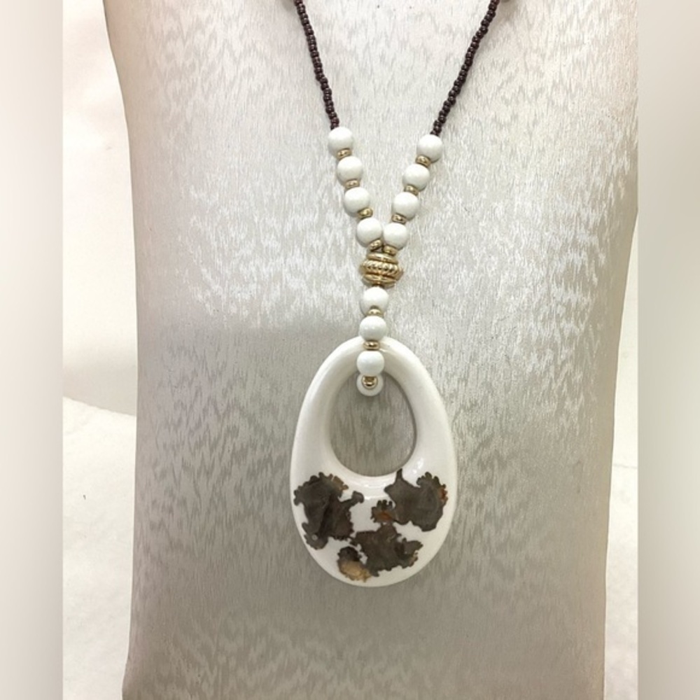 Vintage White Ceramic Beads Pendant Necklace